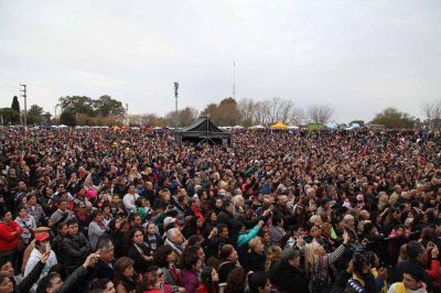 Una multitud bail� en Gorina de la mano de Los Nocheros