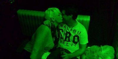Carmen Barbieri se mostr� apasionada con su novio en la noche porte�a