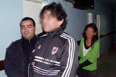 Abandonaron a su beba en una camioneta y adujeron estar ebrios cuando los detuvieron