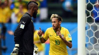 Brasil saca adelante un duro partido ante Camer�n y avanza