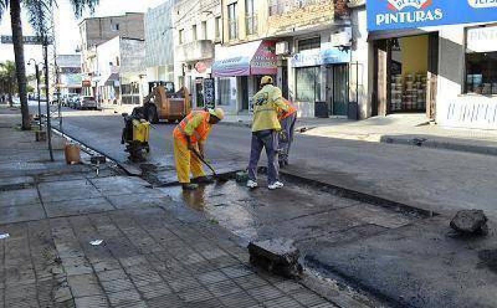 La Municipalidad realiza trabajos de recuperaci�n del pavimento en calle Yrigoyen