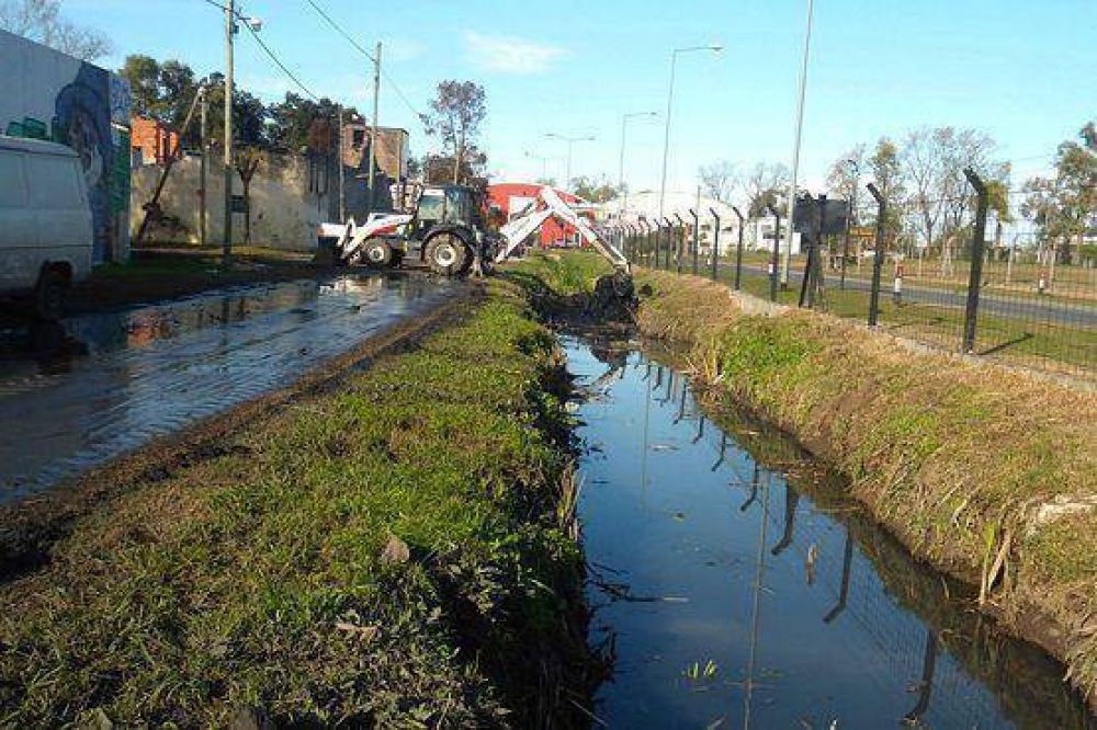El Municipio realiz� la limpieza de desag�es en Rinc�n de Milberg