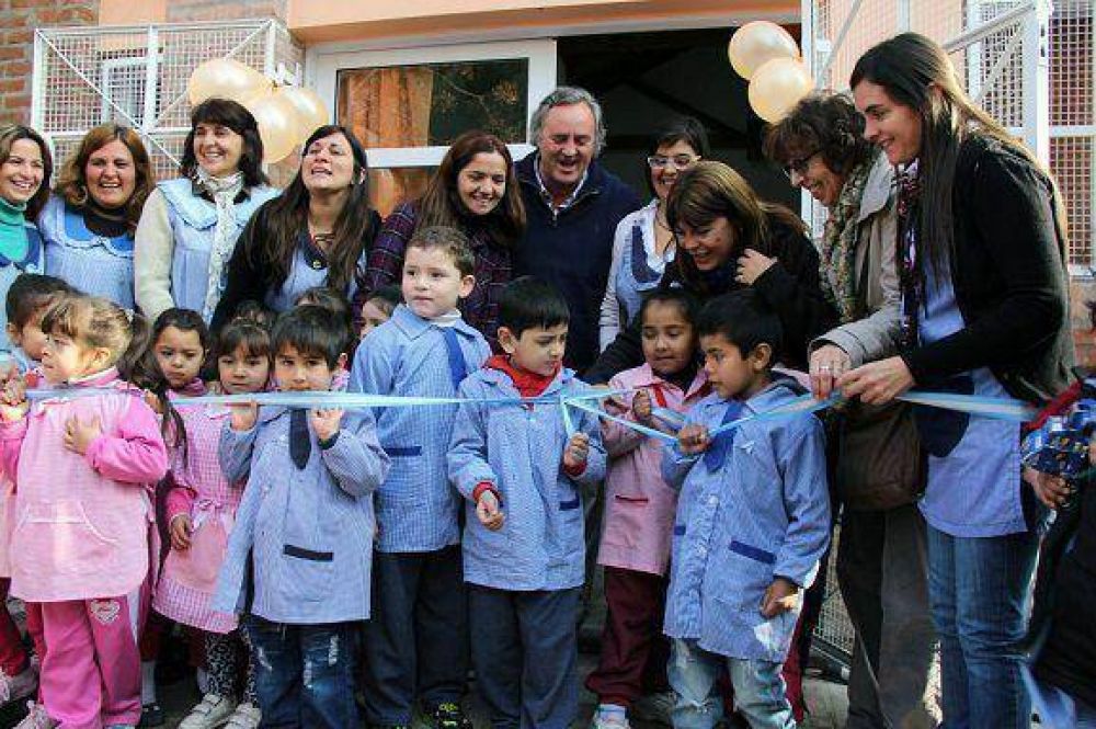 De la Torre inaugur� mejoras edilicias en otro jard�n de infantes