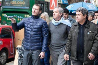 Sol� prob� traje de candidato en Tres de Febrero