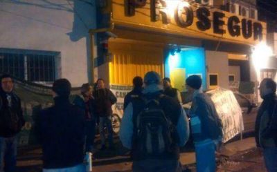 El paro de transportes de caudales se hizo sentir tambi�n en Pilar