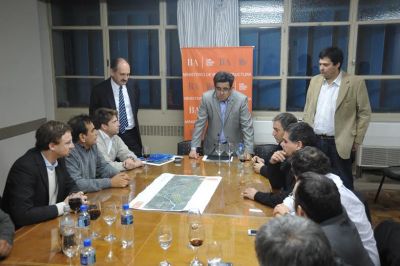 Concejales se reunieron con Arl�a por las obras en el R�o Luj�n