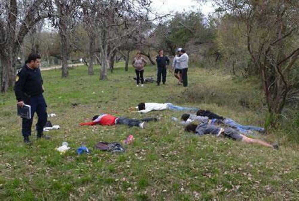 Llegaban en bote a buscar lo robado y fueron detenidos