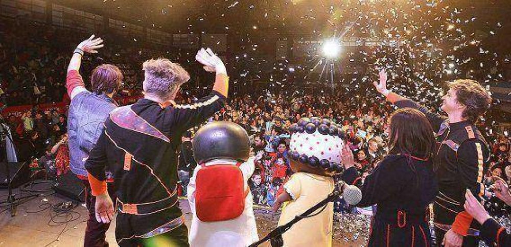 PAKA PAKA SE PRESENT� EN EL MUNICIPIO DE LAN�S