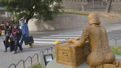 Otra cabeza para la escultura pol�mica