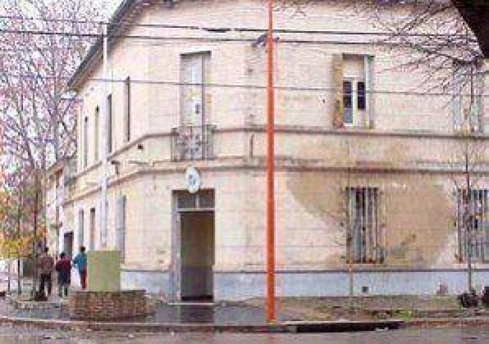 Se llevan un televisor y 8 mil d�lares de una vivienda