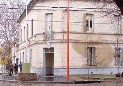Se llevan un televisor y 8 mil d�lares de una vivienda