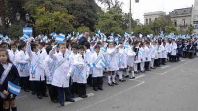 3700 ni�os de distintas escuelas prometieron lealtad a la Bandera
