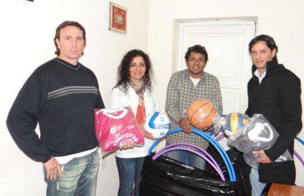 Se entreg� material deportivo para las Jornadas Recreativas de Escuelas Rurales 