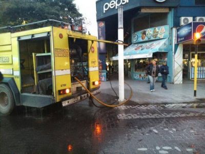 Susto en pleno centro por el incendio en la cocina de un caf�