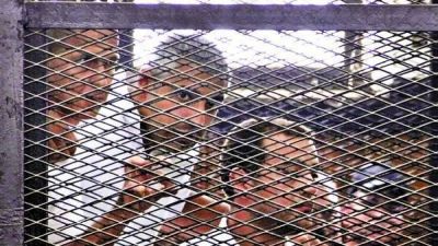 Condenan a prisi�n en Egipto a tres periodistas de la cadena Al Jazeera