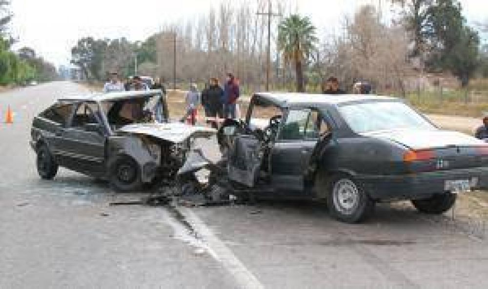 Un hombre y una ama de casa mueren en 2 choques de autos