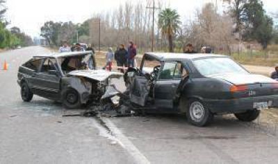 Un hombre y una ama de casa mueren en 2 choques de autos�