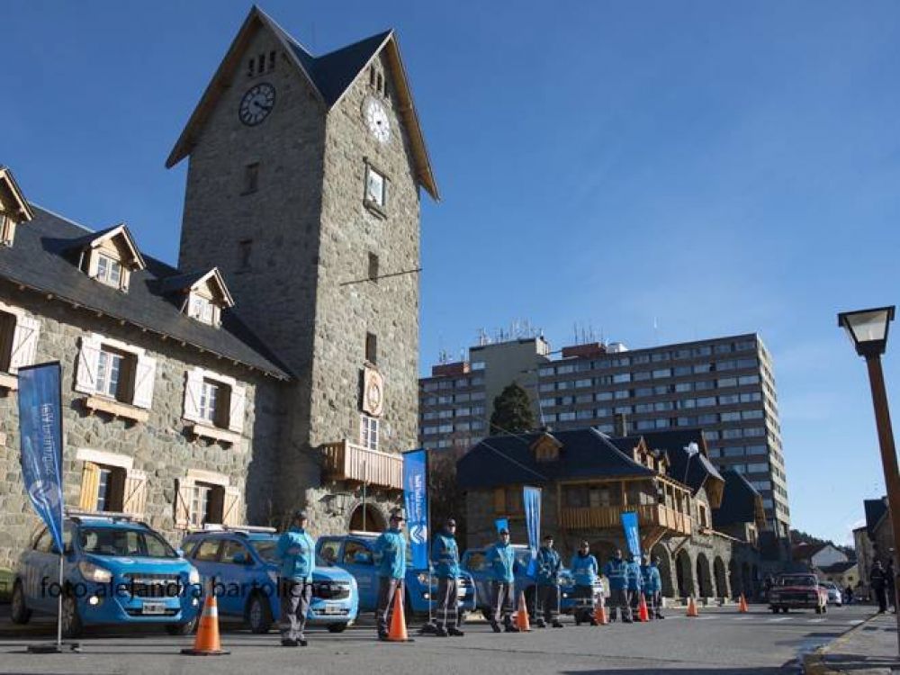 Bariloche recibi� 10 camionetas de Seguridad Vial