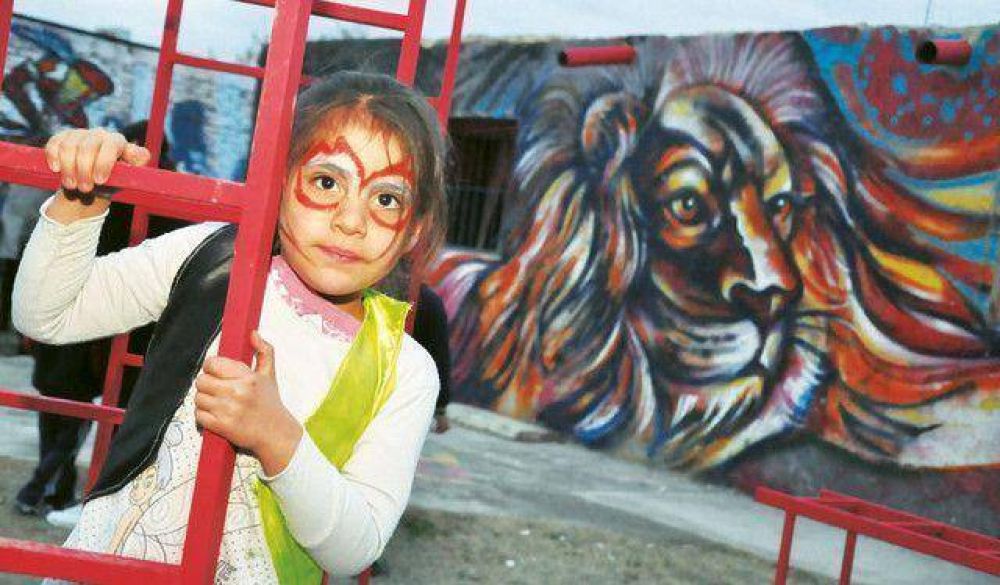 Inauguran murales y recuperan la plaza Villa Larman