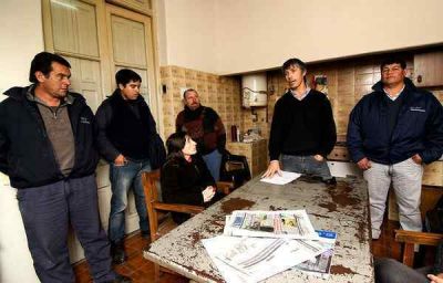 Municipales hacen retenci�n de tareas en el Relleno Sanitario y en el Cementerio