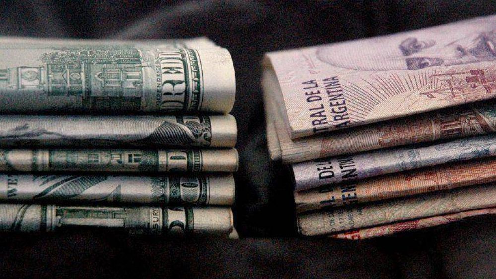 El d�lar libre vuelve a aproximarse a la zona de 12 pesos por d�lar