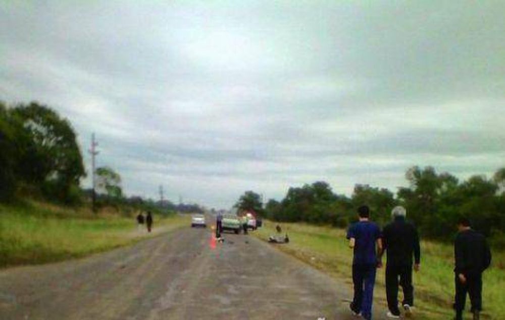 Lo roz� un auto, cay� de su moto y perdi� una pierna