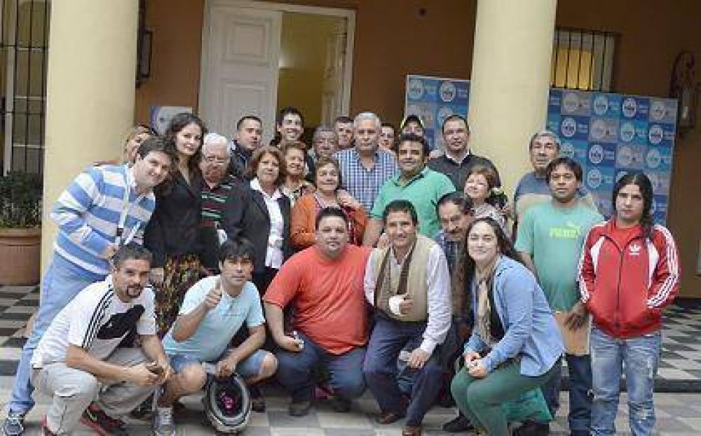 Fabi�n R�os acord� con vecinos de las Mil Viviendas un plan de regularizaci�n dominial y comercial