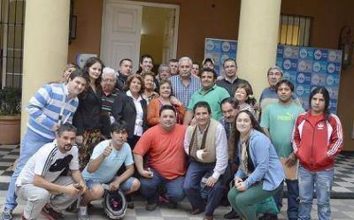 Fabi�n R�os acord� con vecinos de las Mil Viviendas un plan de regularizaci�n dominial y comercial