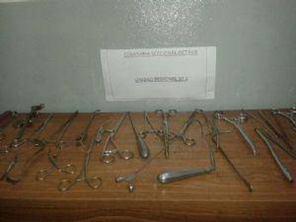 Encontraron elementos quir�rgicos abandonados en la calle