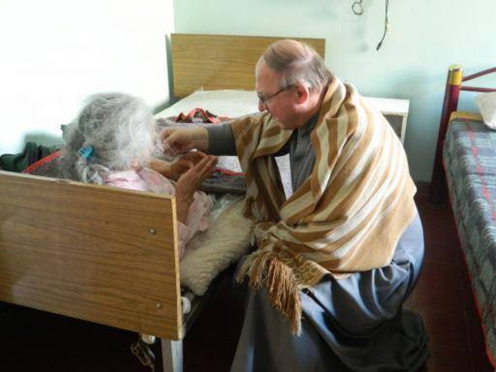 El Obispo inici� su visita pastoral a la parroquia Coraz�n de Mar�a en v�speras de la celebraci�n de San Juan Bautista