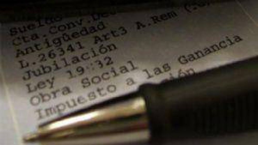 Afirman que se necesita trabajar un mes para pagar Ganancias
