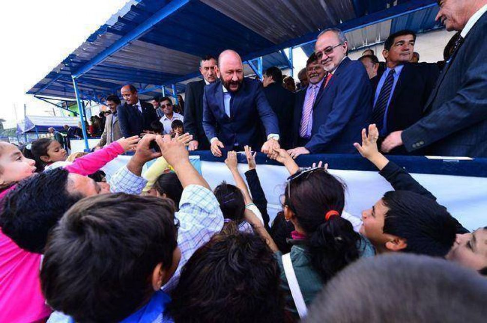 Destacan la evoluci�n alcanzada por Laguna Blanca en sus cien a�os