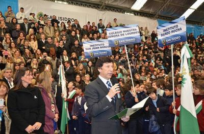 M�s de 2.500 alumnos de San Isidro prometieron lealtad a la bandera  