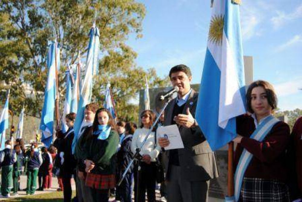 Hicieron su promesa a la bandera 1.500 alumnos de escuelas de Vicente L�pez 