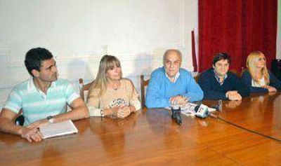 Laura Clark: �El Estado municipal les da la espalda a sus ciudadanos�