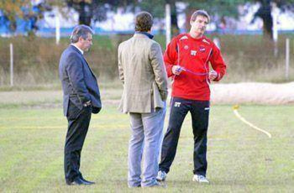Douglas Haig sigue negociando para sumar m�s incorporaciones