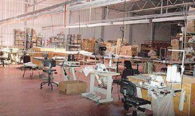 Operarios de la ex Akito Textil decidieron tomar la f�brica