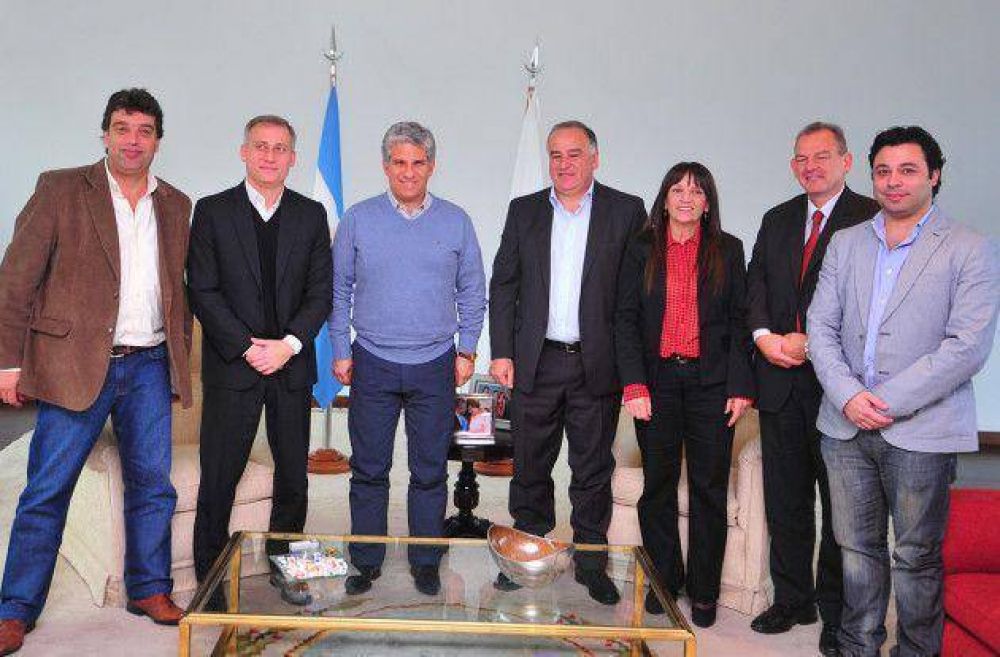 Poggi se reuni� con funcionarios cordobeses
