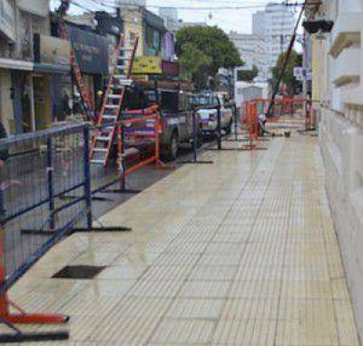 Comienzan a ensanchar una nueva vereda del microcentro