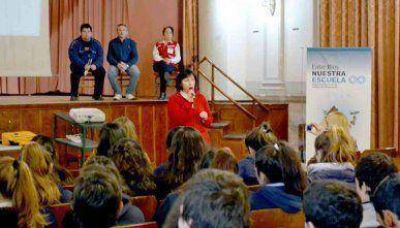 Presentaci�n de la Cruz Roja en Escuela Normal