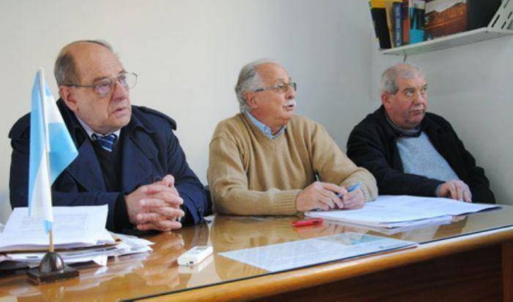 Jos� Reinaldo Cano: �No se puede entregar un subsidio de dos millones de pesos y cobrarle el cord�n cuneta a un vecino�