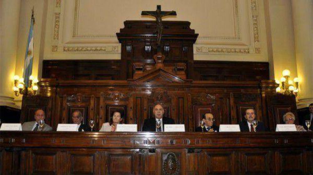 La Corte reitera que las asociaciones pueden iniciar juicios colectivos en defensa de derechos de usuarios y consumidores