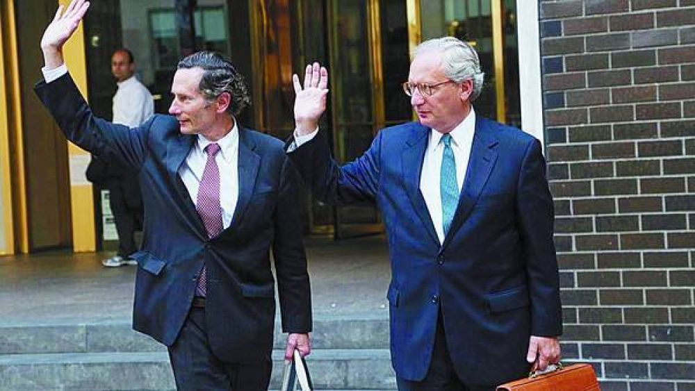 Cara a cara, Argentina se sent� con los buitres y el mediador