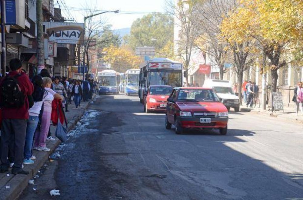 Proponen disminuir el congestionamiento vial