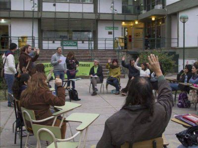 Docentes universitarios salte�os ratifican el paro