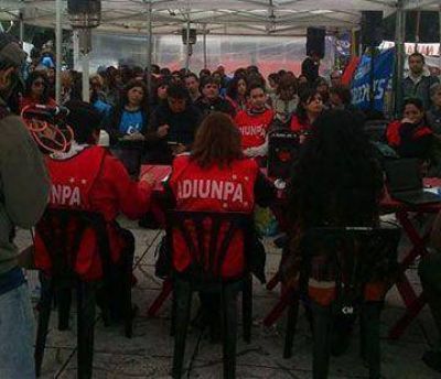 Docentes universitarios avanzan en un plan de lucha nacional