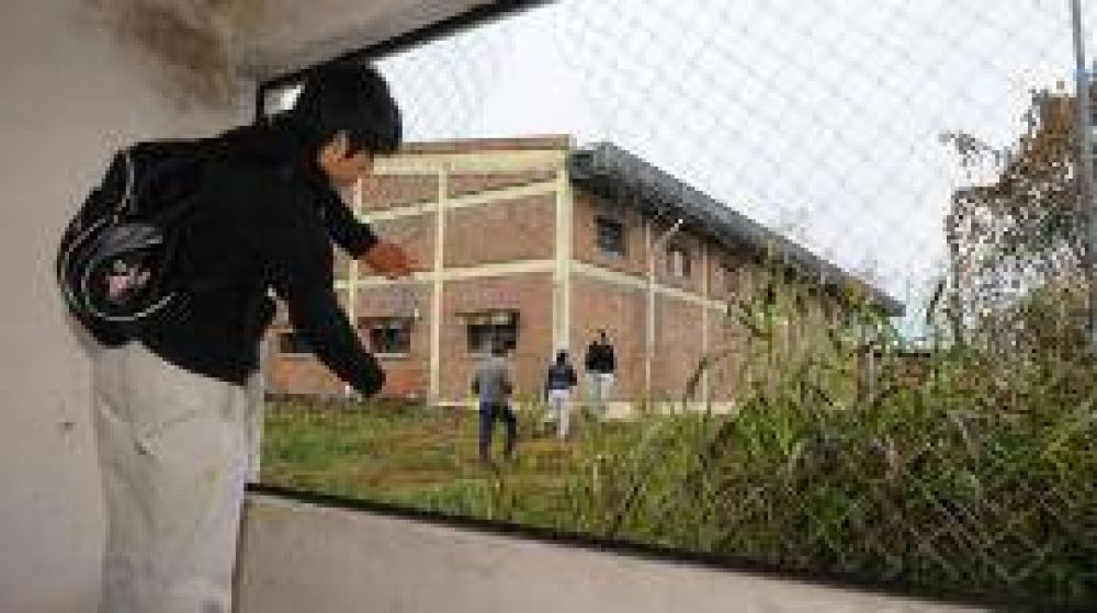 En una escuela de Concepci�n los alumnos deben limpiar hasta los ba�os 