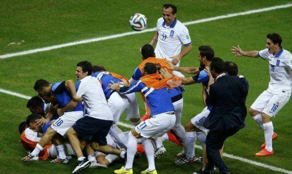 En un final incre�ble, Grecia super� a Costa de Marfil y clasific�