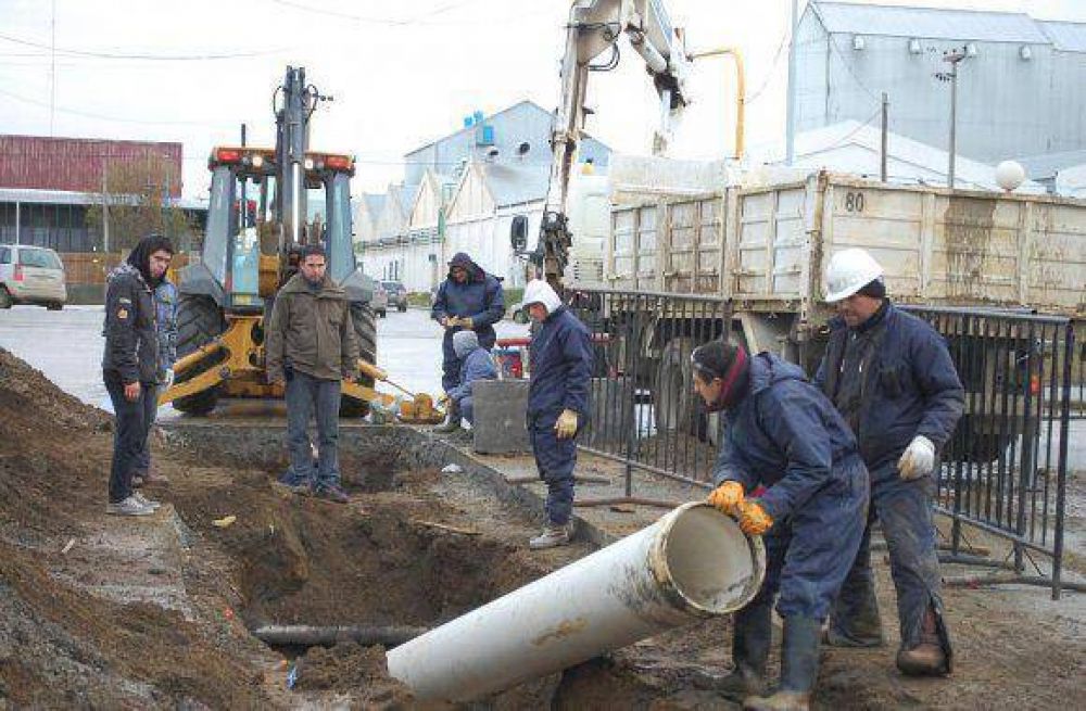 El Municipio realiza readecuaci�n de cloacas en Almafuerte e Islas Malvinas