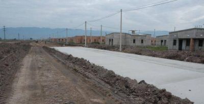 Alperovich: �El barrio Manantial Sur tendr� 2.500 viviendas con todos los servicios� 